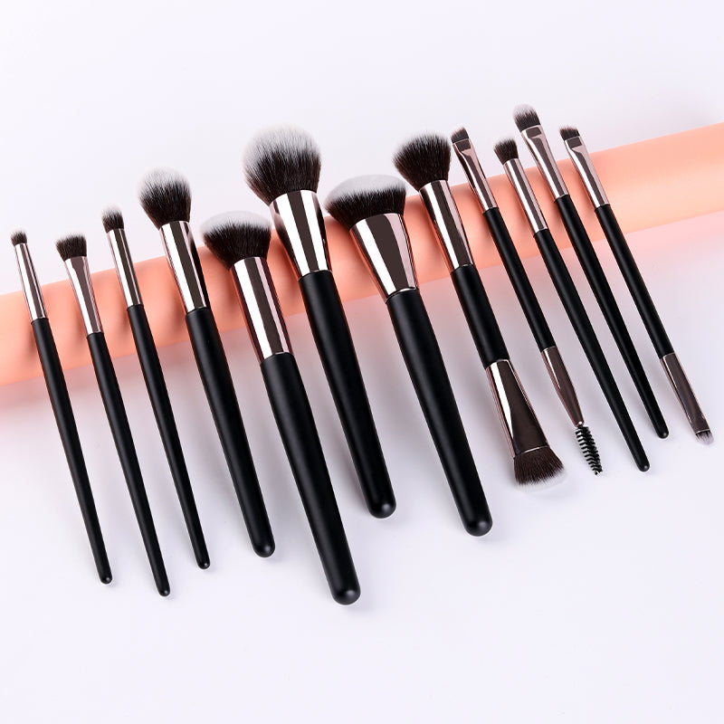 New Research and Development 12pcs Black Wood Handle Private Label Professional Makeup Brush Set