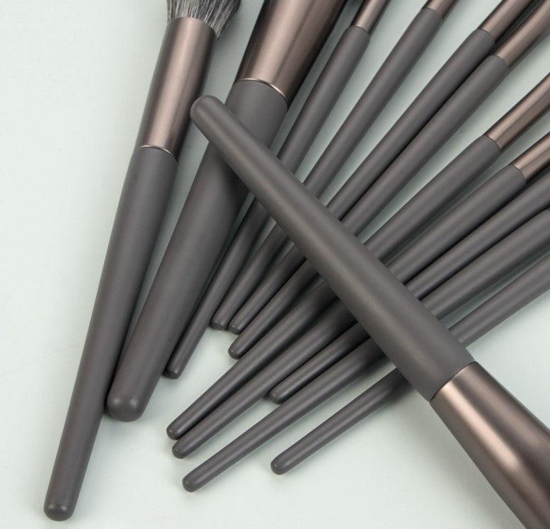 Professional Durable Makeup Brush Kit with Private Label for Face Use & Concealer Packaged with Shaving Brush